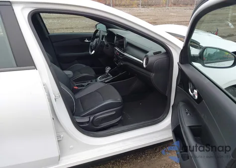 2022 Kia Forte Gt-Line z USA, uszkodzony, nr VIN 3KPF54AD3NE435341